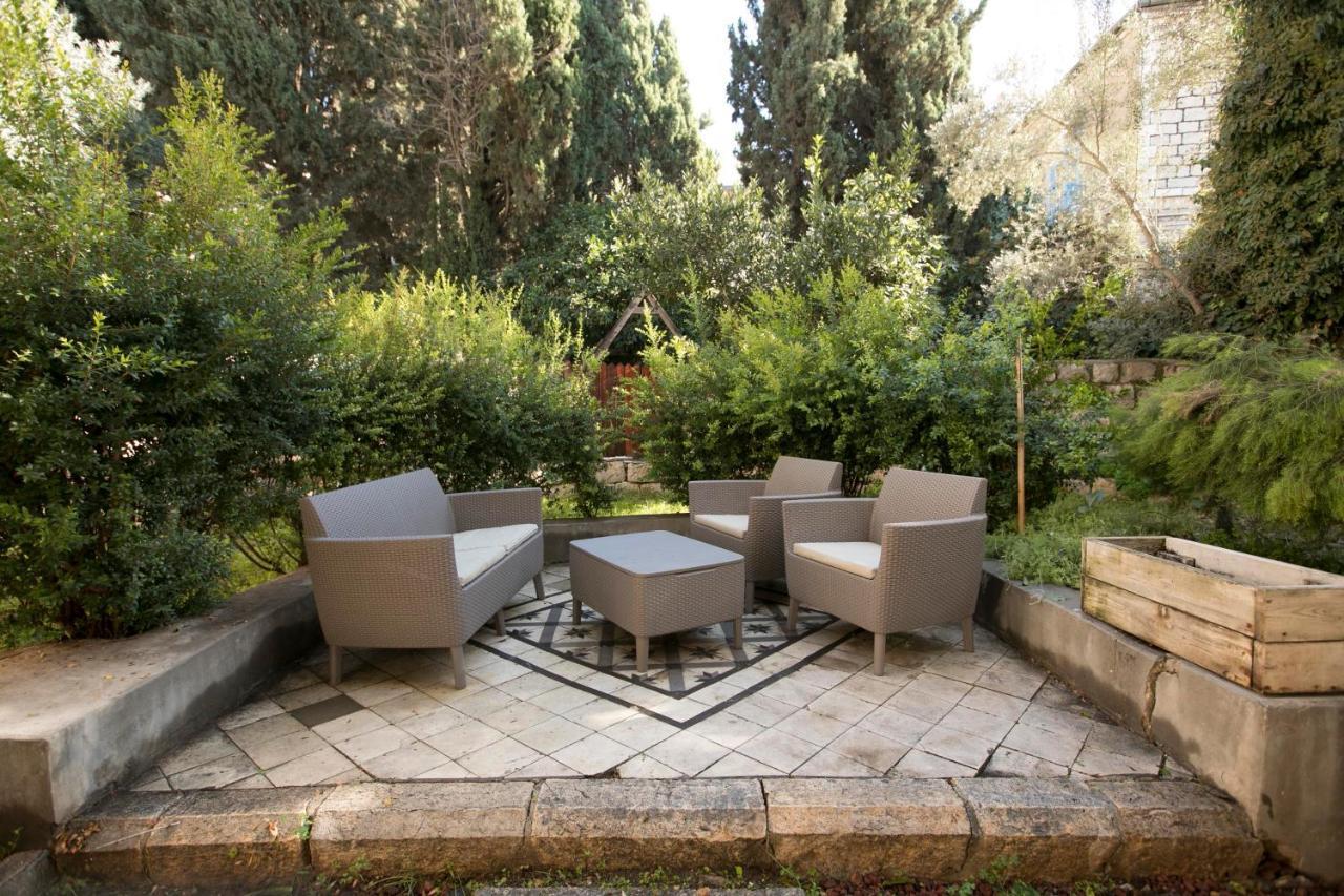 Historic 4-Bedroom Gem With Private Garden, Steps From Old City & Mamila Complex Jerusalem Eksteriør bilde