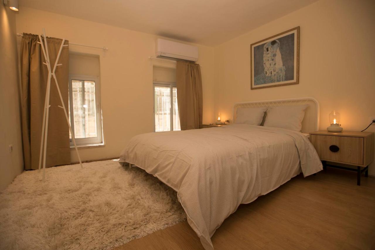 Historic 4-Bedroom Gem With Private Garden, Steps From Old City & Mamila Complex Jerusalem Eksteriør bilde